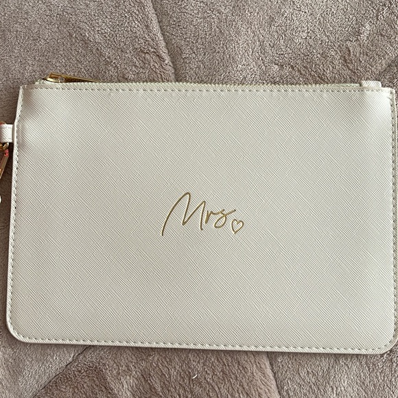 Mrs Wristlet Clutch Wallet Travel Pouch in Cream - Picture 2 of 4